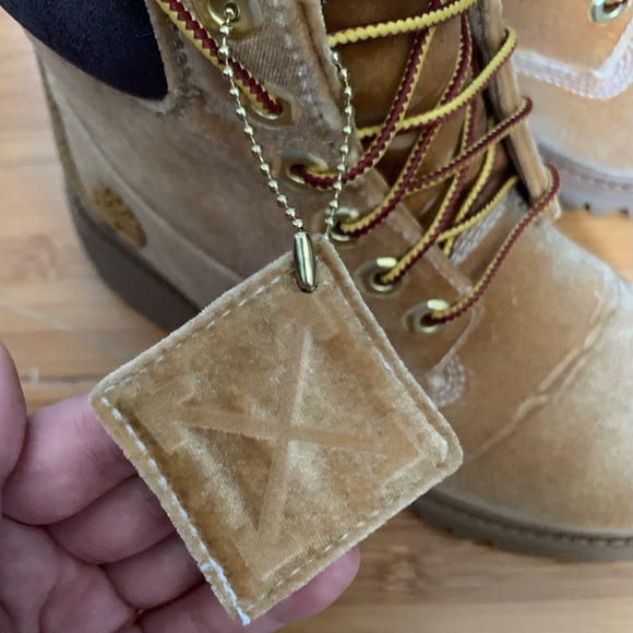 Off-White Timberland Velvet Boots in wheat color - Picture 2 of 8